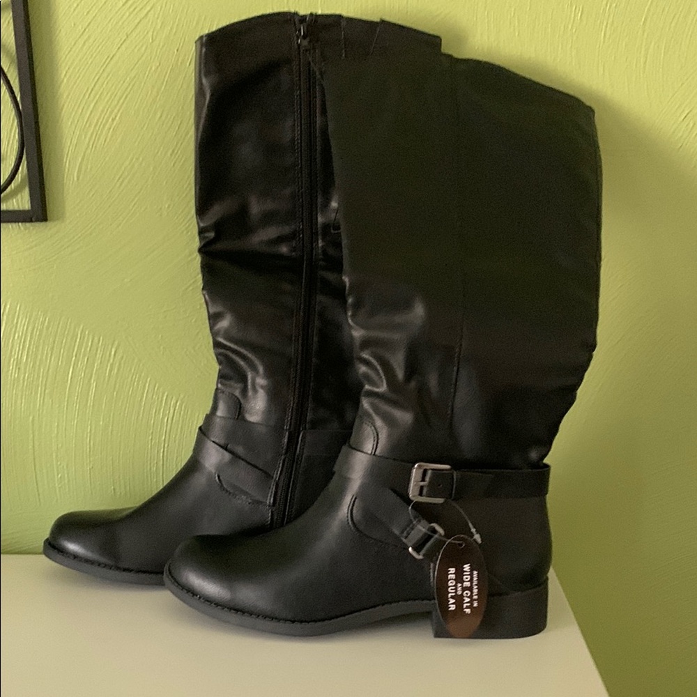 Women's Black Knee-High Boots - Picture 5 of 10